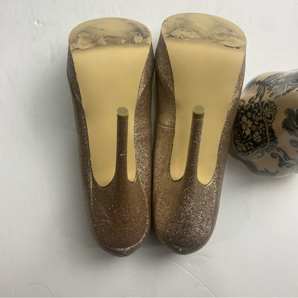 STEVE MADDEN "GAYLEE" GOLD SPARKLE STILETTO HEEL PLATFORM T-STRAP PUMPS SZ 8.5M - Picture 7 of 7